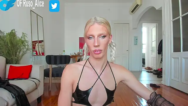 Snapshot of AliceSnowCatt chatting on February 6, 7:29 pm AliceSnowCatt online show from February 6, 7:29 pm