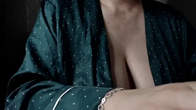 missdaniels online show from March 29, 12:56 am