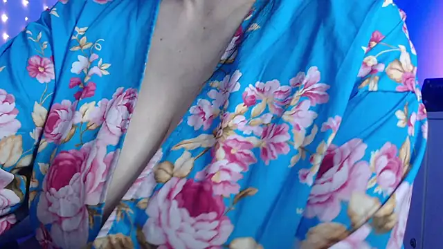 Snapshot of missdaniels chatting on February 5, 2:40 am missdaniels online show from February 5, 2:40 am