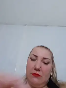EmmaQueen4 online show from June 3, 7:09 am