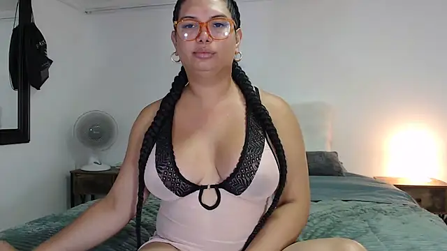 Snapshot of flowerdirtty chatting on October 12, 5:47 pm flowerdirtty online show from October 12, 5:47 pm