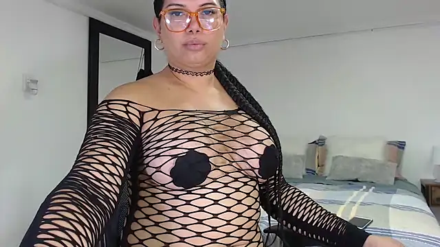 Snapshot of flowerdirtty chatting on November 3, 5:27 pm flowerdirtty online show from November 3, 5:27 pm