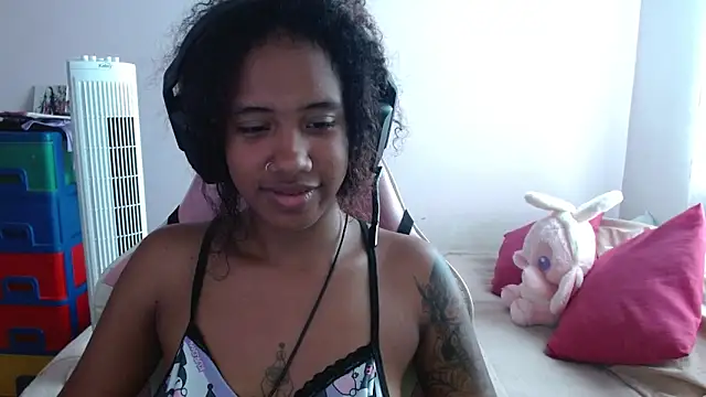 Snapshot of TiffanyRoouse chatting on March 1, 7:04 pm TiffanyRoouse online show from March 1, 7:04 pm