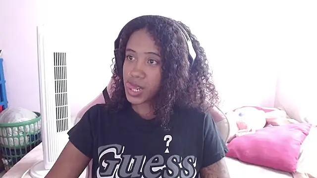 Snapshot of TiffanyRoouse chatting on March 22, 7:31 pm TiffanyRoouse online show from March 22, 7:31 pm