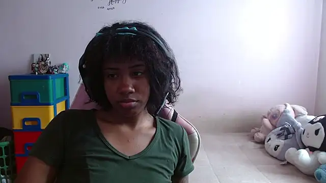 Snapshot of TiffanyRoouse chatting on October 18, 1:35 pm TiffanyRoouse online show from October 18, 1:35 pm