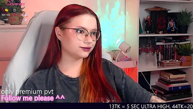 Snapshot of me__hanna chatting on November 18, 10:24 pm me hanna online show from November 18, 10:24 pm