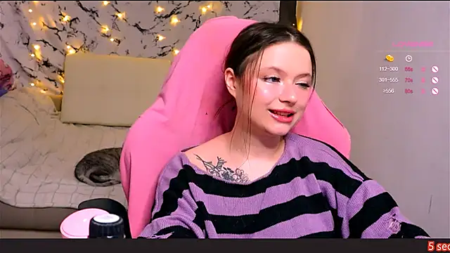 Snapshot of me__hanna chatting on February 22, 1:22 am me hanna online show from February 22, 1:22 am