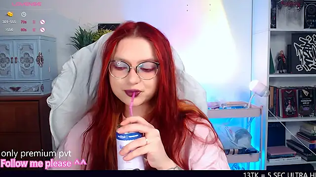 Snapshot of me__hanna chatting on October 29, 9:14 pm me hanna online show from October 29, 9:14 pm