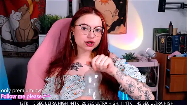 Snapshot of me__hanna chatting on September 19, 10:14 pm me hanna online show from September 19, 10:14 pm