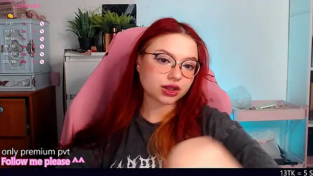 Snapshot of me__hanna chatting on November 10, 12:15 am me hanna online show from November 10, 12:15 am