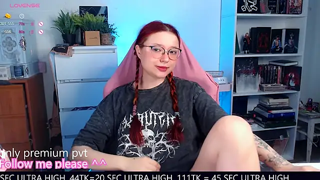 Snapshot of me__hanna chatting on November 10, 10:26 pm me hanna online show from November 10, 10:26 pm