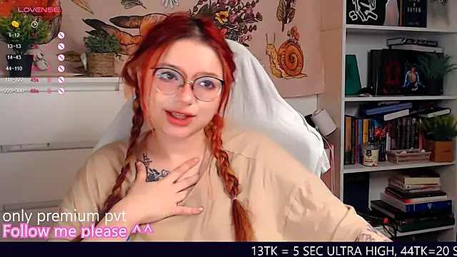 Snapshot of me__hanna chatting on December 4, 1:48 am me hanna online show from December 4, 1:48 am