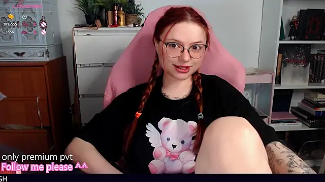 Snapshot of me__hanna chatting on November 5, 10:35 pm me hanna online show from November 5, 10:35 pm