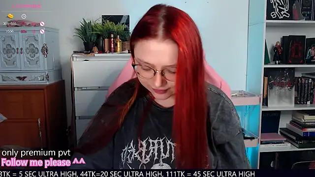 Snapshot of me__hanna chatting on November 7, 10:24 pm me hanna online show from November 7, 10:24 pm