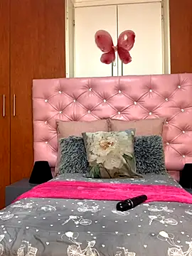 Snapshot of VeryGoodBadGirl1 chatting on November 30, 8:48 am VeryGoodBadGirl1 online show from November 30, 8:48 am