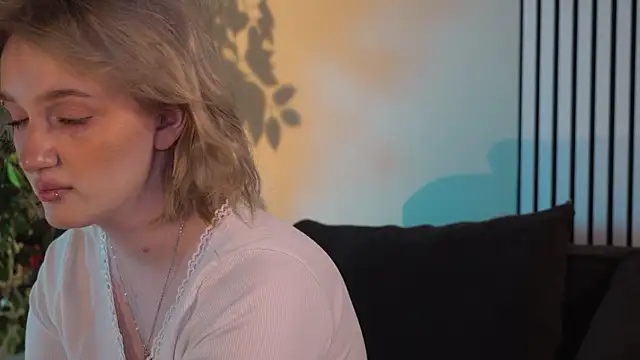 ELLIEJAY online show from April 2, 5:36 am