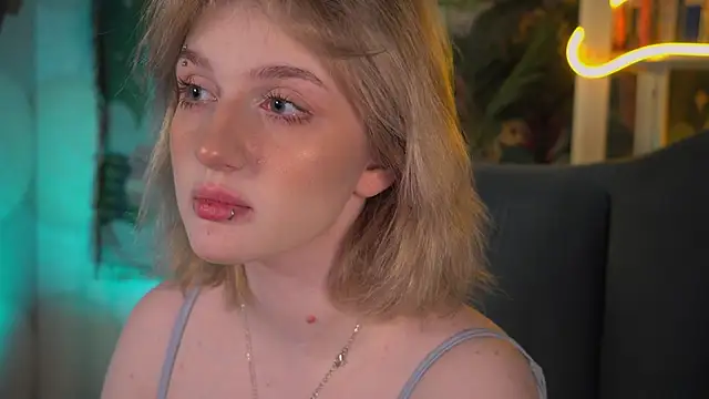 ELLIEJAY online show from April 3, 5:36 am