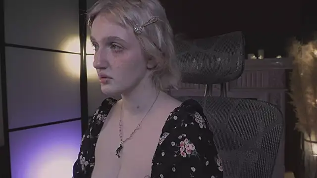 ELLIEJAY online show from May 17, 5:18 am