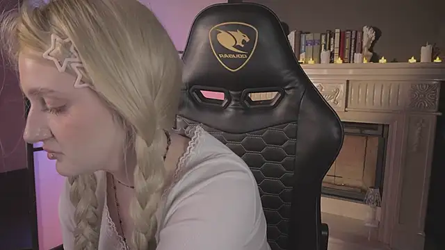 ELLIEJAY online show from April 19, 5:19 am