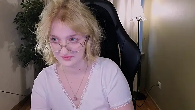 ELLIEJAY online show from March 6, 5:24 am