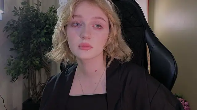 ELLIEJAY online show from February 25, 5:18 am