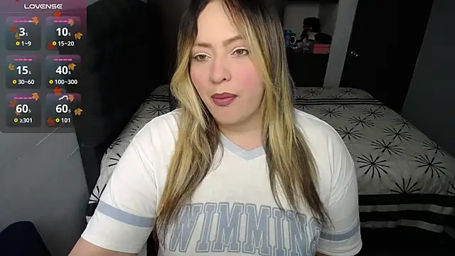 Snapshot of Valentina_St chatting on February 4, 9:10 pm Valentina St online show from February 4, 9:10 pm