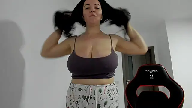 amiraisa11 online show from April 2, 11:55 pm