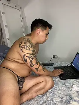 milangym127 online show from December 8, 11:29 pm