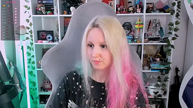 Snapshot of ohclementine chatting on September 9, 11:08 am ohclementine online show from September 9, 11:08 am