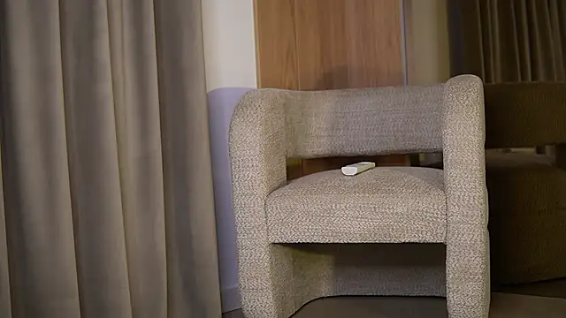 VanessaSimon online show from June 20, 5:45 am