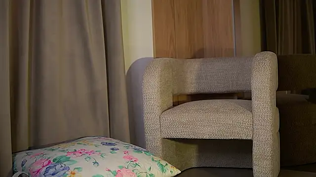 VanessaSimon online show from June 17, 6:02 am