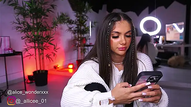 VanessaSimon online show from March 18, 6:06 am