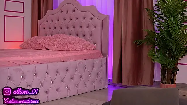 VanessaSimon online show from October 14, 6:14 am