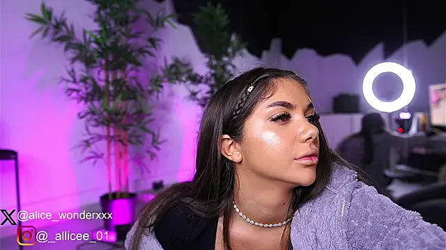 VanessaSimon online show from March 19, 6:03 am