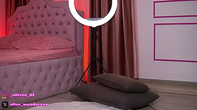 VanessaSimon online show from November 12, 6:39 am