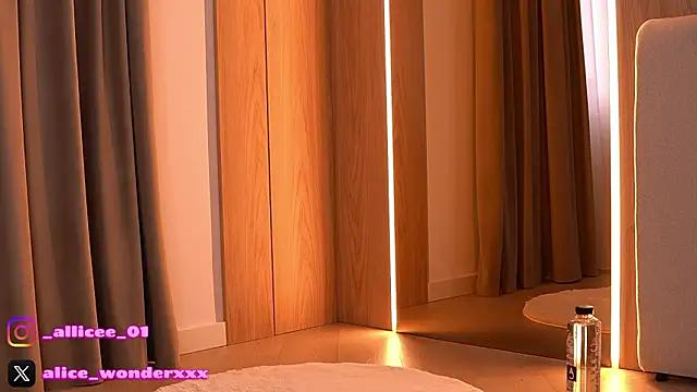 VanessaSimon online show from March 15, 6:20 am