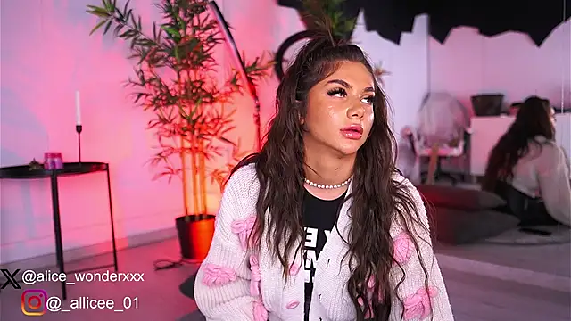 VanessaSimon online show from March 11, 6:30 am