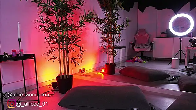 VanessaSimon online show from March 13, 12:56 pm