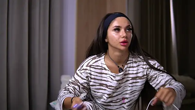 VanessaSimon online show from May 22, 6:11 am