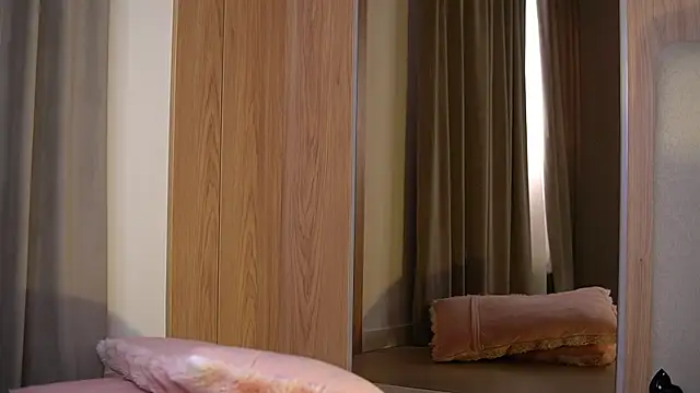 VanessaSimon online show from May 4, 5:55 am