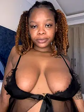 Snapshot of SexxyLunar chatting on December 1, 12:11 am SexxyLunar online show from December 1, 12:11 am