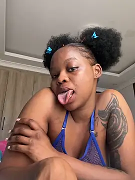 Snapshot of SexxyLunar chatting on November 13, 6:39 am SexxyLunar online show from November 13, 6:39 am