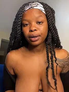 Snapshot of SexxyLunar chatting on March 19, 5:52 am SexxyLunar online show from March 19, 5:52 am