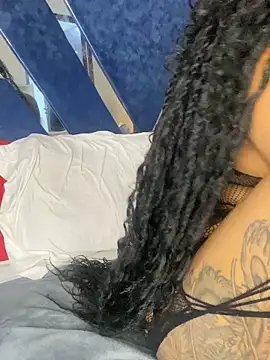 Snapshot of SexxyLunar chatting on October 21, 10:31 pm SexxyLunar online show from October 21, 10:31 pm