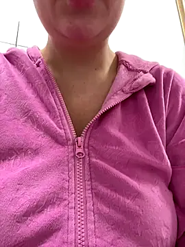 Snapshot of magical_mia chatting on December 5, 9:52 am magical mia online show from December 5, 9:52 am