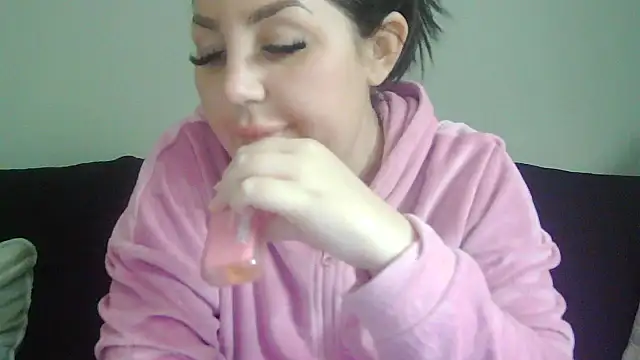 Snapshot of magical_mia chatting on October 2, 9:12 am magical mia online show from October 2, 9:12 am