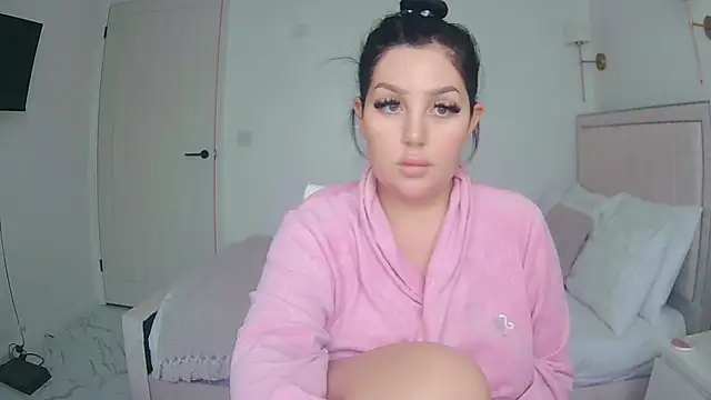 Snapshot of magical_mia chatting on October 23, 11:31 am magical mia online show from October 23, 11:31 am