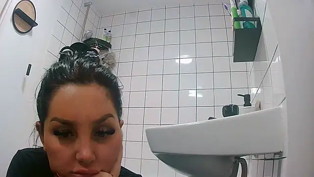 Snapshot of magical_mia chatting on September 28, 4:47 pm magical mia online show from September 28, 4:47 pm