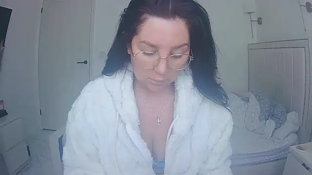 magical mia online show from April 22, 10:11 am