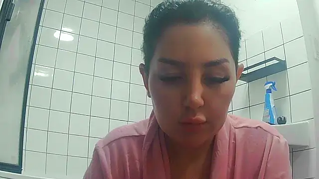 Snapshot of magical_mia chatting on November 28, 11:21 am magical mia online show from November 28, 11:21 am